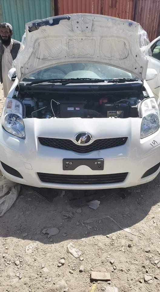 Vitz-2010-پوخ-0-موټر-نواریده-پل-ویټ-رنګ