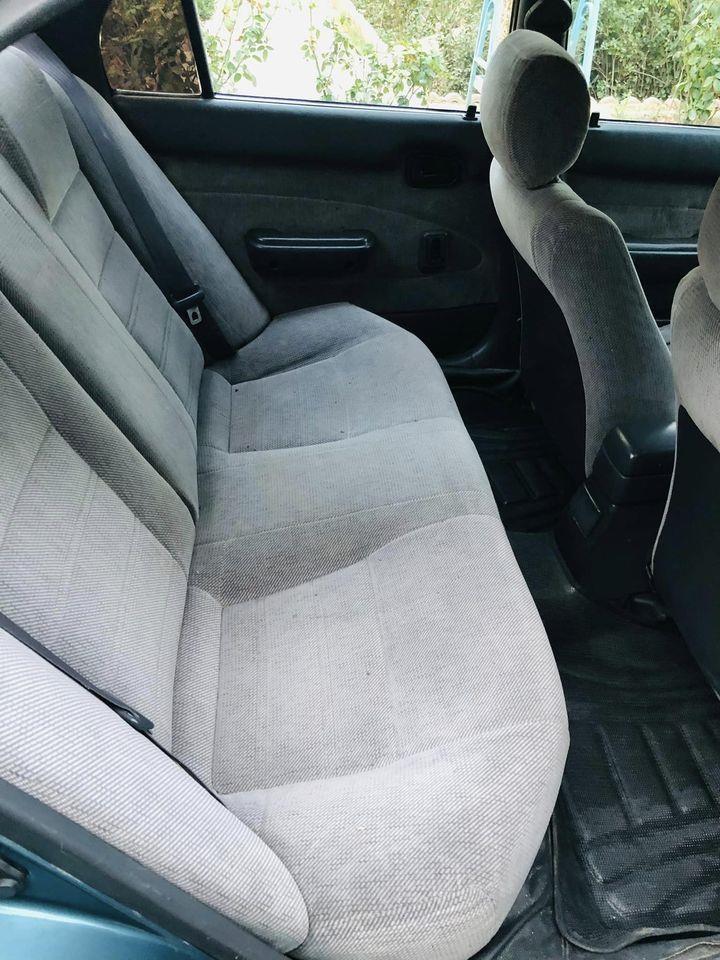 Toyota-Corolla-saloon-1995