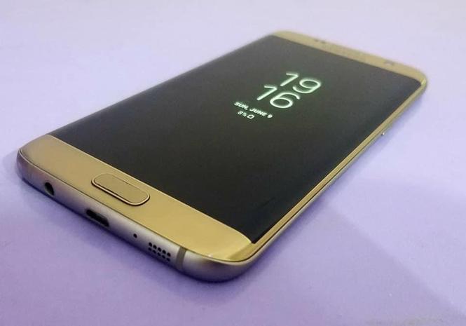 مدل Galaxy S7 Edge و 2 SIM رنگ طلایی دارای 32 GB حافظه و 4GB