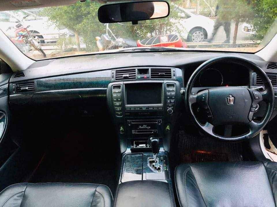 Toyota-Crown-Atlete