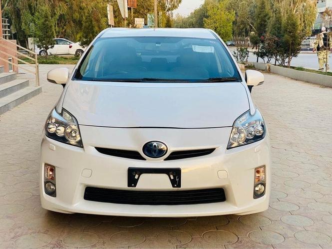 Prius leader seat
