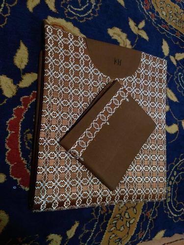 لاسی چارکونجه غاړه رنګ تیز ګرده خامک ښایسته غاړه