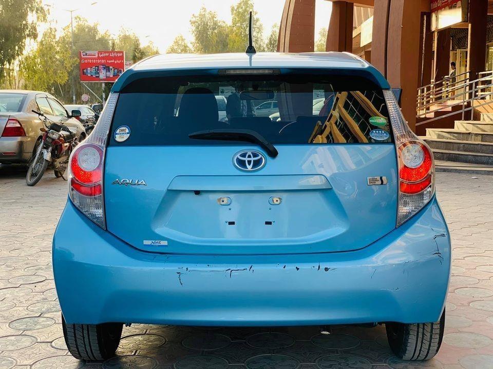 Toyota-aqua-2013