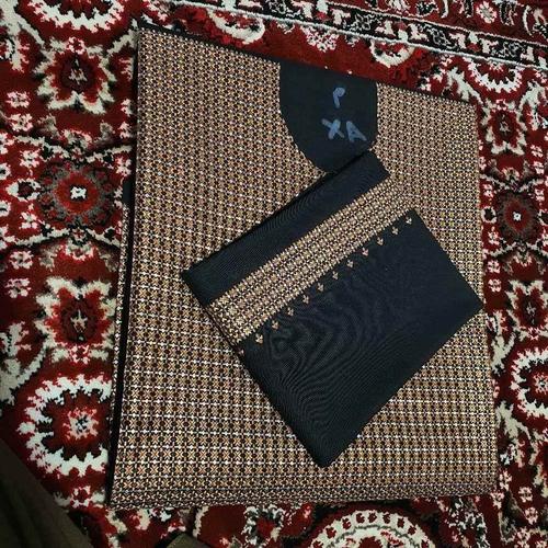 انتکه لاسی چارکونجه غاړه په تور رنګ کی جالیب خامک کی راغلی د