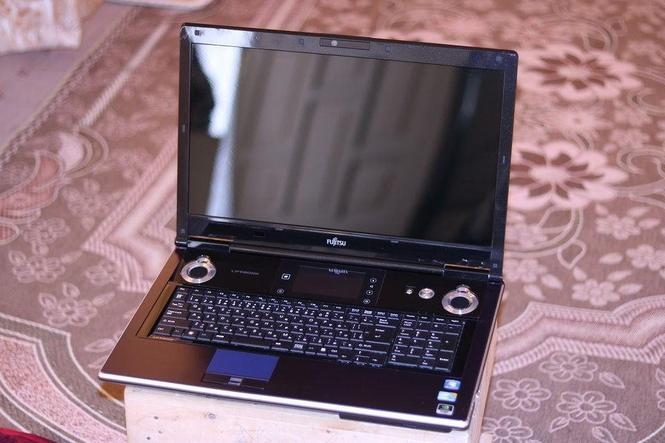 لپټاپ له ډيډيکېټ ګراف سره Fujitsu Core i5 With Dedicated Gra