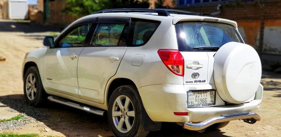 Rav4-2007-مالچه-با-کرولا-2011