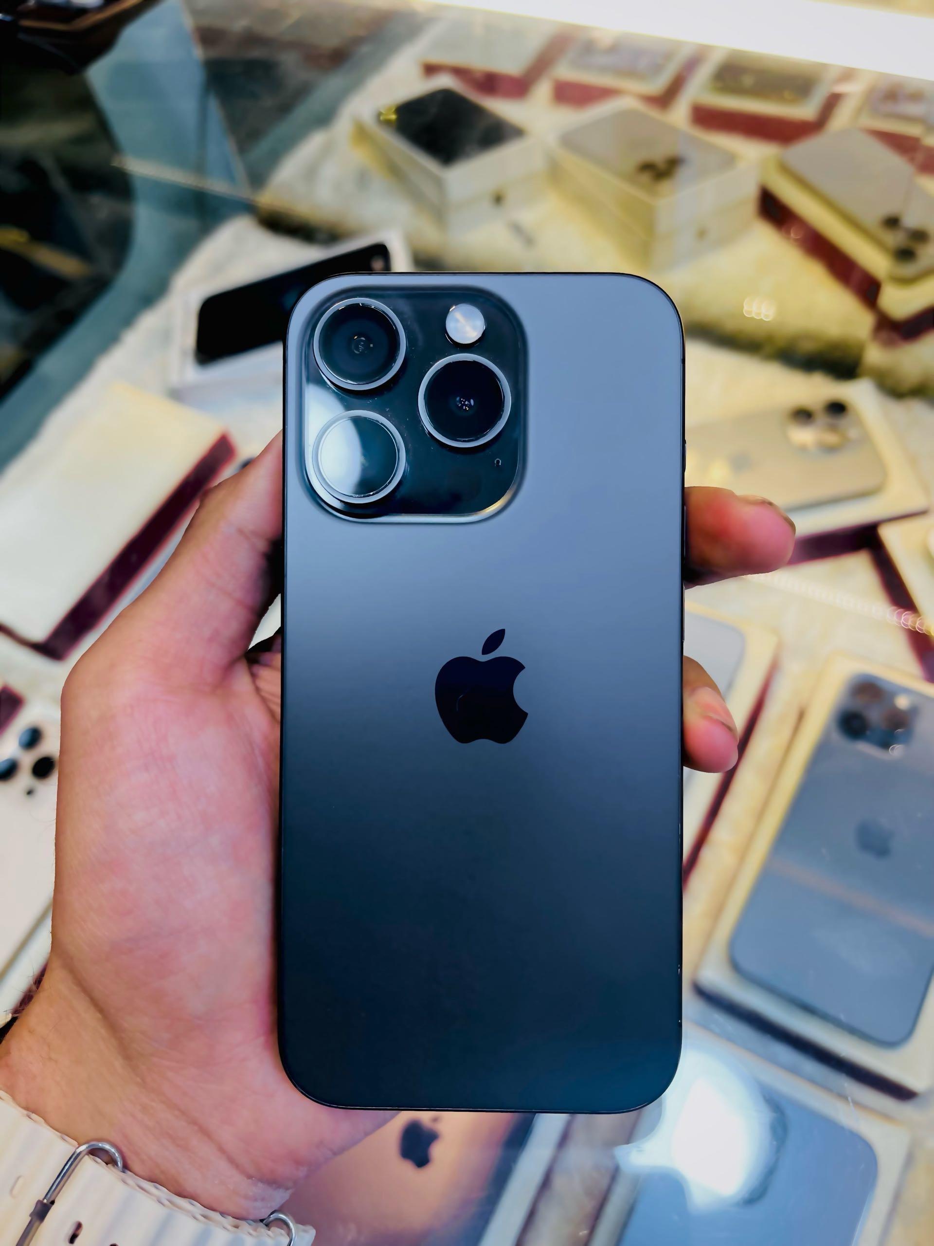 iPhone-15-pro-Black-Titanum--Grade--A+